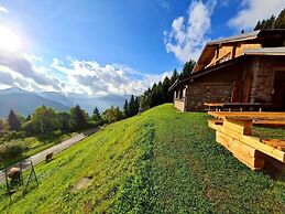 Chalet Chapeau R. a R.