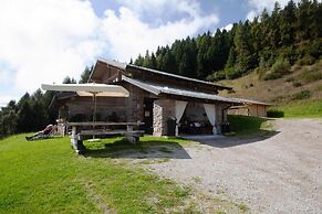 Chalet Chapeau R. a R.