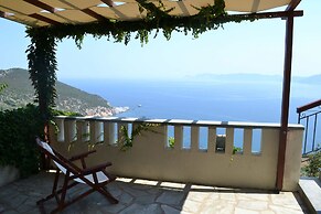 Stolios Skopelos - Terpsichore Split Level Nest