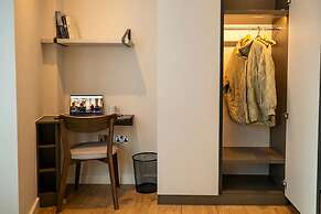 StayCozy Studio Apartments in Acton