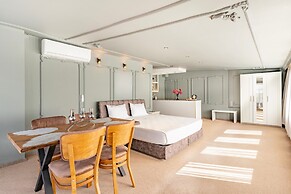 Marine Point Hotel