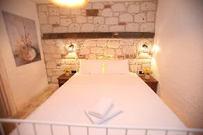 Thera Alaçatı Otel