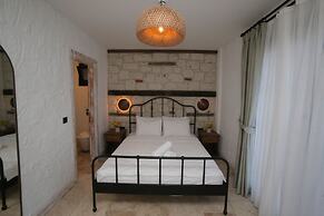 Thera Alaçatı Otel