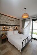 Thera Alaçatı Otel