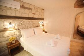 Thera Alaçatı Otel