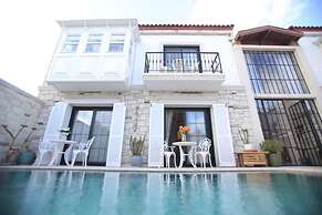 Thera Alaçatı Otel