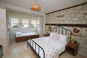 Thera Alaçatı Otel