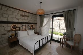 Thera Alaçatı Otel