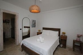 Thera Alaçatı Otel