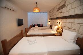 Thera Alaçatı Otel