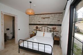 Thera Alaçatı Otel