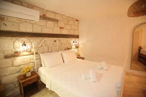 Thera Alaçatı Otel
