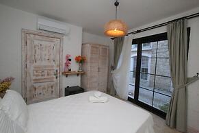 Thera Alaçatı Otel