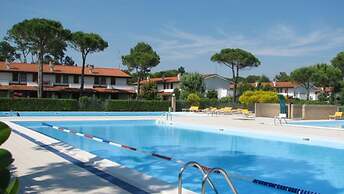 Comfy Flat With Garden and Pool