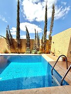 Villa with pool rooftop near Amelkis