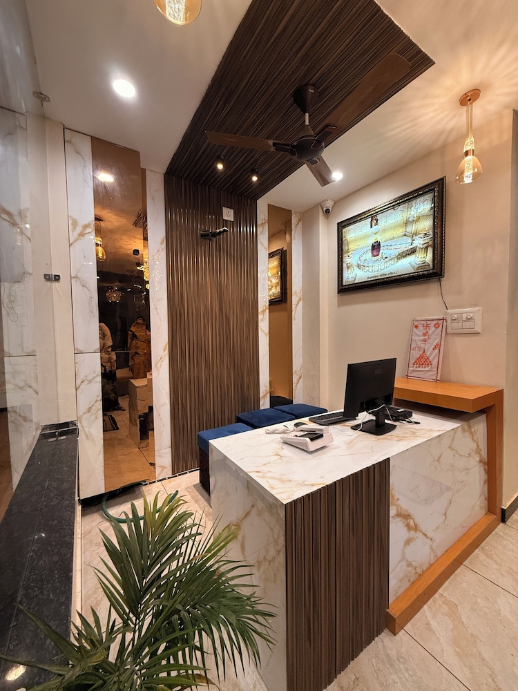 Hotel Hira Palace