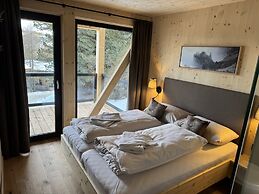 Superior Chalet With Sauna & Hot Tub
