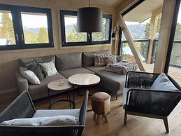 Superior Chalet With Sauna & Hot Tub