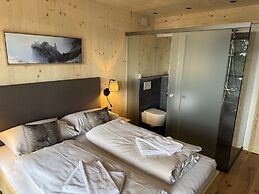 Superior Chalet With Sauna & Hot Tub