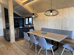 Superior Chalet With Sauna & Hot Tub