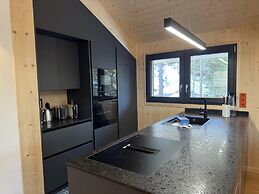 Superior Chalet With Sauna & Hot Tub