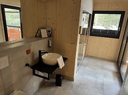 Superior Chalet With Sauna & Hot Tub