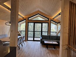Superior Chalet With Sauna & Hot Tub