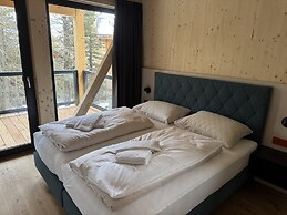 Superior Chalet With Sauna & Hot Tub