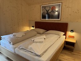 Superior Chalet With Sauna & Hot Tub
