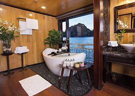 LAN HA BAY  STAR CRUISE