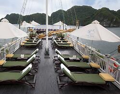 LAN HA BAY  STAR CRUISE