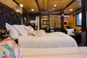 LAN HA BAY  STAR CRUISE