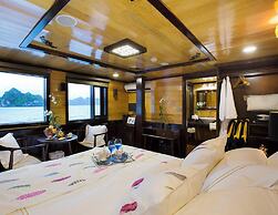 LAN HA BAY  STAR CRUISE