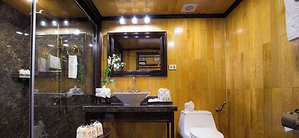 LAN HA BAY  STAR CRUISE