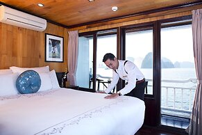 LAN HA BAY  STAR CRUISE