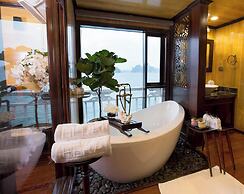 LAN HA BAY  STAR CRUISE
