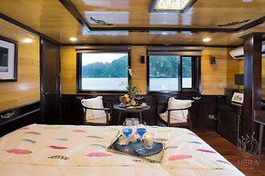LAN HA BAY  STAR CRUISE