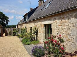 Neulliac Family Cottage With Pool