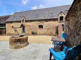 Neulliac Family Cottage With Pool