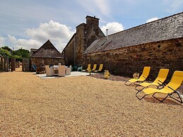 Neulliac Family Cottage With Pool