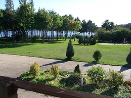 Mobile Home im Ferienpark mit Seezugang