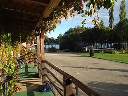 Mobile Home im Ferienpark mit Seezugang