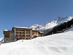 Alpine Base With Hot Tub & Pool