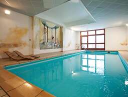 Alpine Base With Hot Tub & Pool