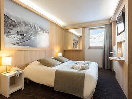Retreat With Shared Pool and Terrace