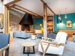 Retreat With Shared Pool and Terrace