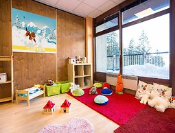Stylish Alpine Base With Workspace