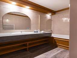 Four-guest Hub With Sauna & Pool