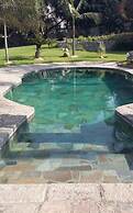 w Spacious 5BR Retreat Pool BBQ Games