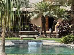 w Spacious 5BR Retreat Pool BBQ Games